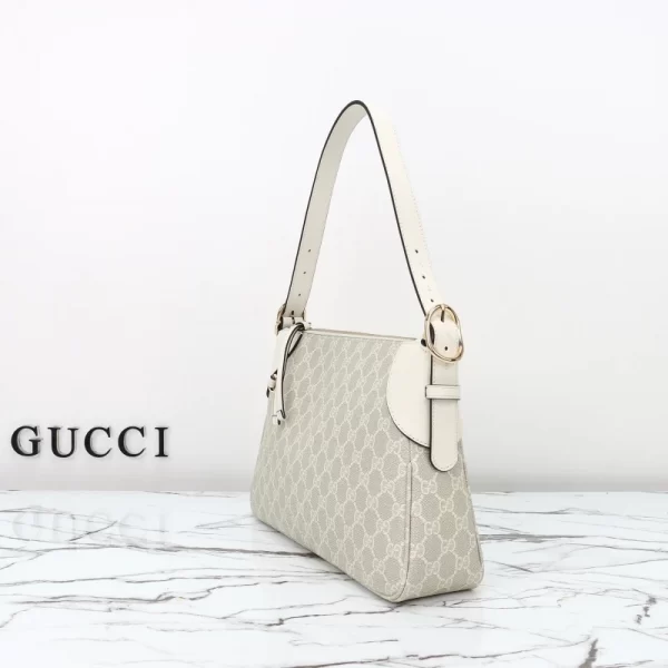 The GG Emblem Bag -815216