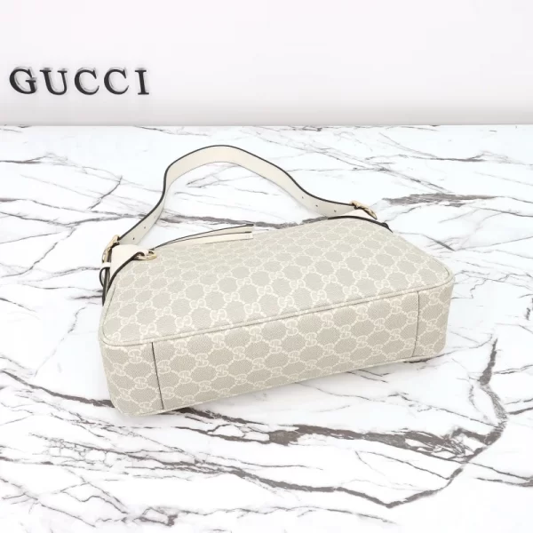 The GG Emblem Bag -815216