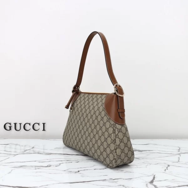 The GG Emblem Bag -815217