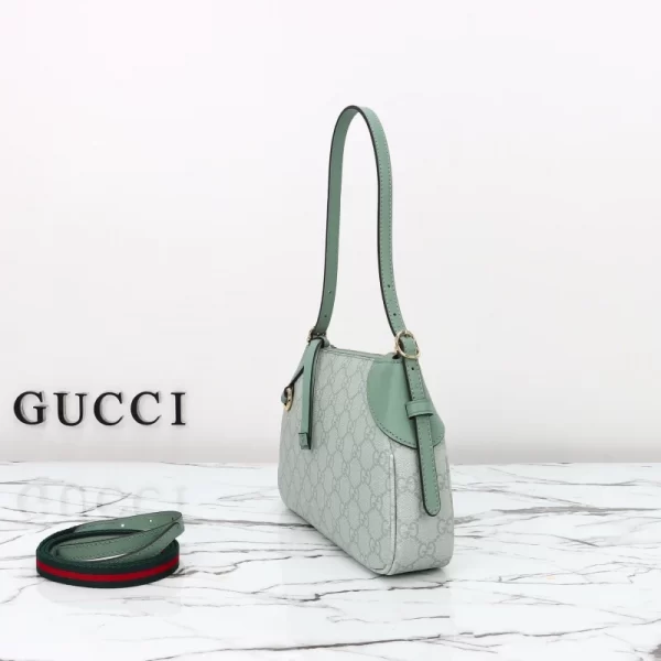 The GG Emblem Bag -815218