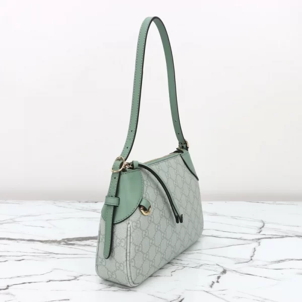 The GG Emblem Bag -815218