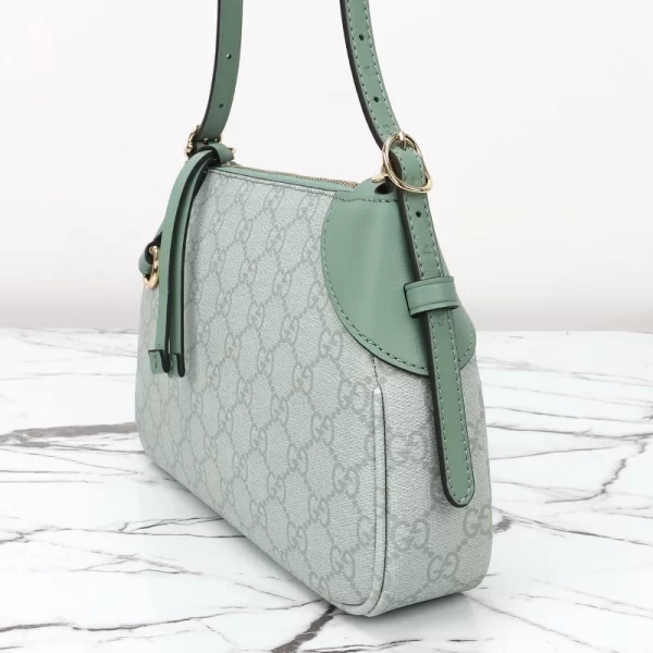 The GG Emblem Bag -815218