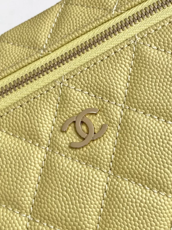 Chanel  Vanity Bag 25C AP4385