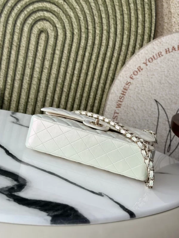 Chanel  CF Classic Flap A01112