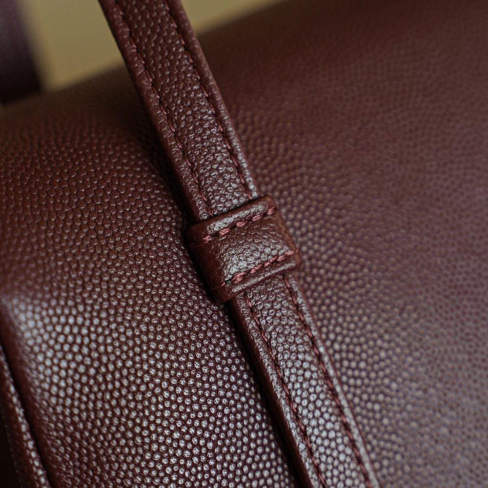 Close-up of shoulder strap on 26C Jennie’s New Chanel Bag AP5248 Preppy Coco Chanel vintage shoulder bag