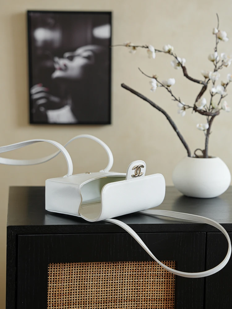 Front view of White 26C Jennie’s New Chanel Bag AP5248 Preppy Coco Chanel vintage shoulder bag with open top