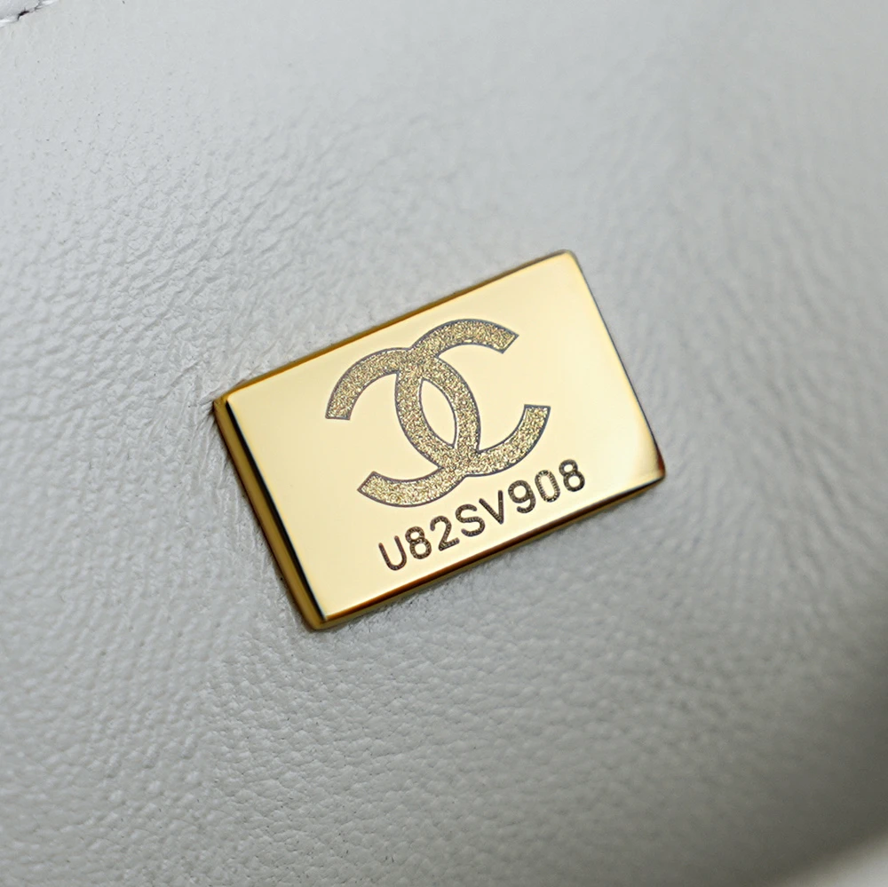 Close-up of Chanel metal panel on 26C Jennie’s New Chanel Bag AP5248 Preppy Coco vintage shoulder bag in White